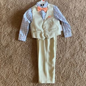 Holiday outfit size 4t